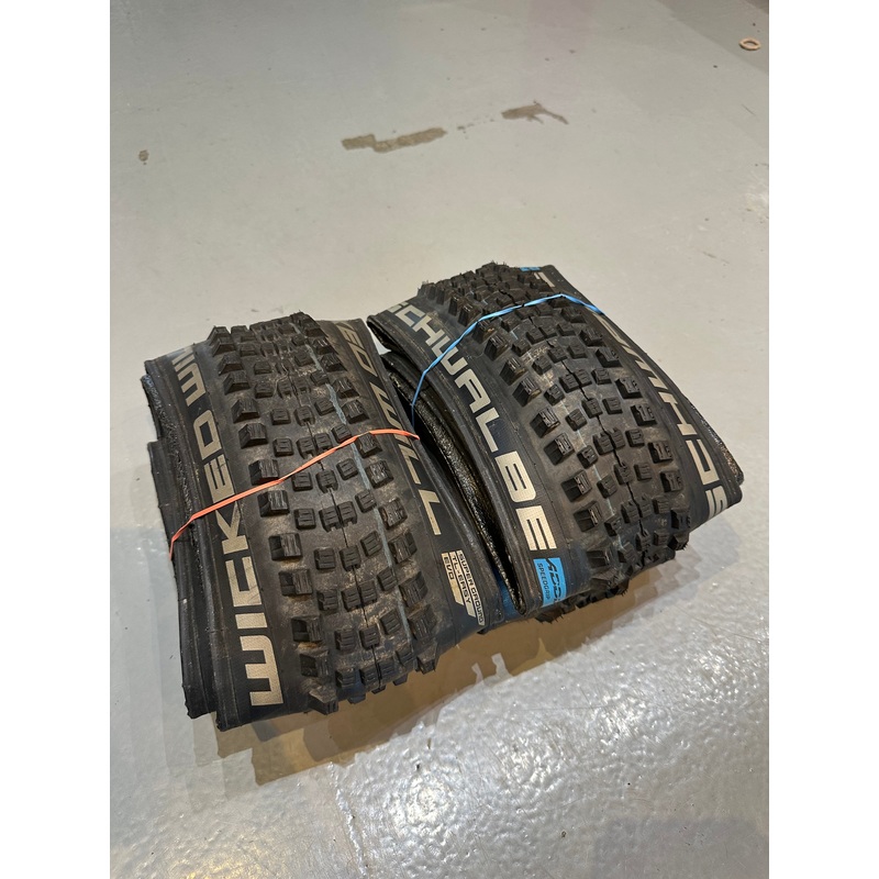 USED  Schwable Wicked Will Super Ground Black 29 x 2.4 Set