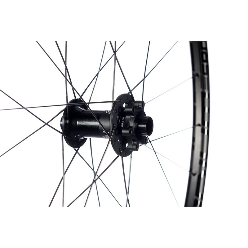 Stans No Tubes Podium SRD Wheel Front 29” / 622 Holes: 24 15mm TA 110mm Boost Disc IS 6-bolt